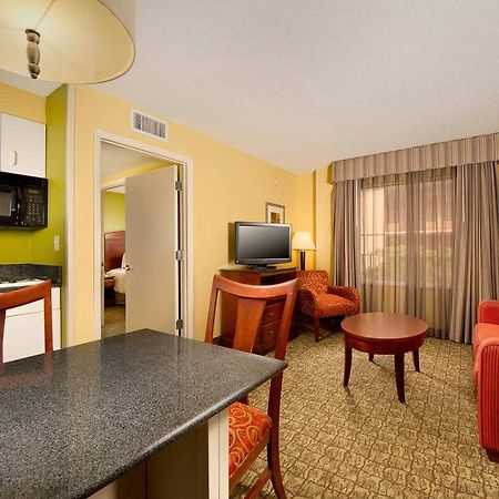 Hampton Inn & Suites Ft.Lauderdale Airport South Dania Beach Exterior photo